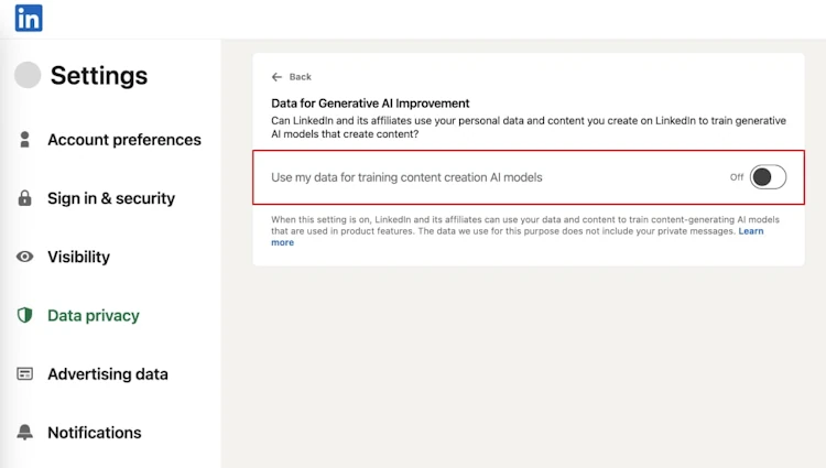 Configuración de LinkedIn mostrando la opción «Use my data for training content creation AI models» desactivada, oculta tras tres niveles de navegación